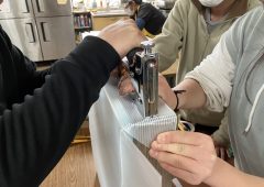 巣箱の断熱材貼り