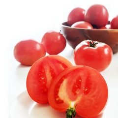 サンゴの島が育む「赤い宝石」。 冬にこそ食べたい、喜界島・のぼり園芸の完熟トマト