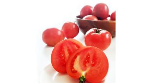 サンゴの島が育む「赤い宝石」甘熟トマト
