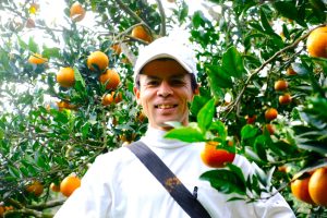 「柑橘作りは面白いですよ」と語る、児玉柑橘園の児玉さん